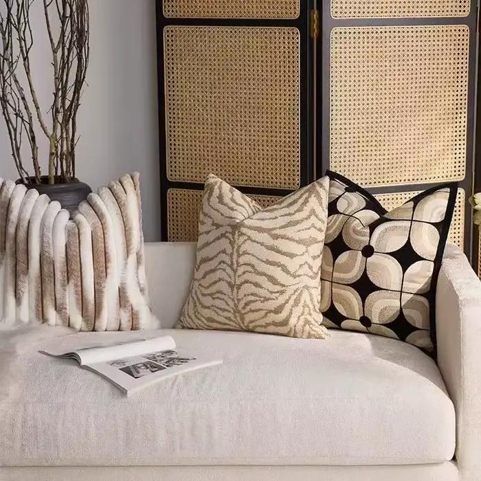Housse de coussin géométrique noir kaki