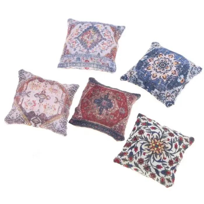 Paquet de deux coussins Boho Chic miniatures à l'échelle 1/12 pour meubles de maison de poupée
