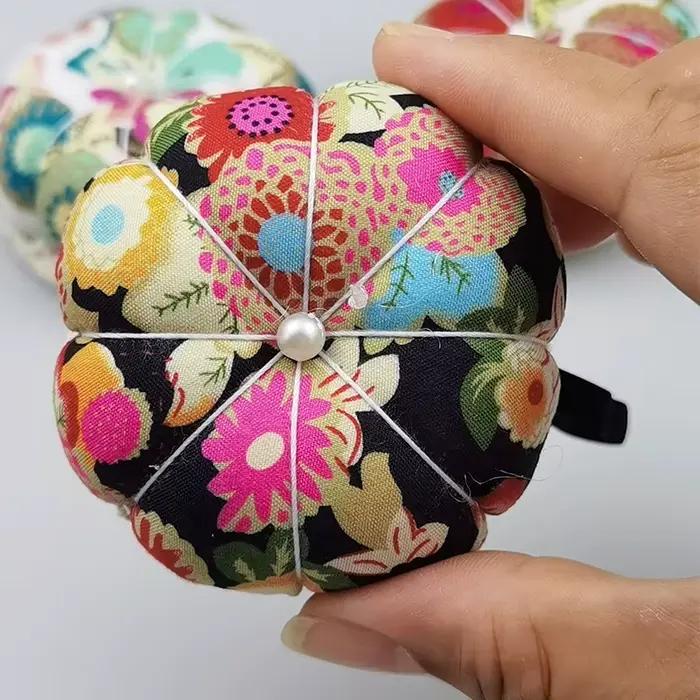 1pc couleur aléatoire forme de citrouille imprimé aiguille porte-coussin Kit de couture bricolage artisanat