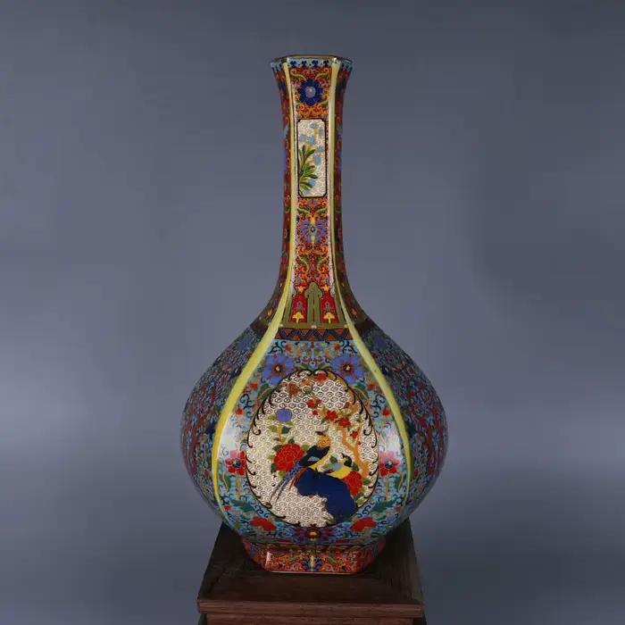 Vase de détresse antique en porcelaine