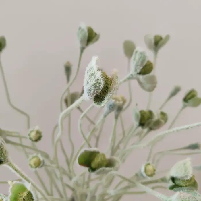 Branche de plantes vertes artificielles