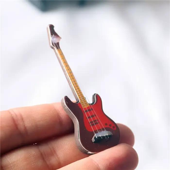 Mini guitare miniature en bois mignon décor de jardin artisanat fait à la main Instrument de musique maison de poupée miniatures