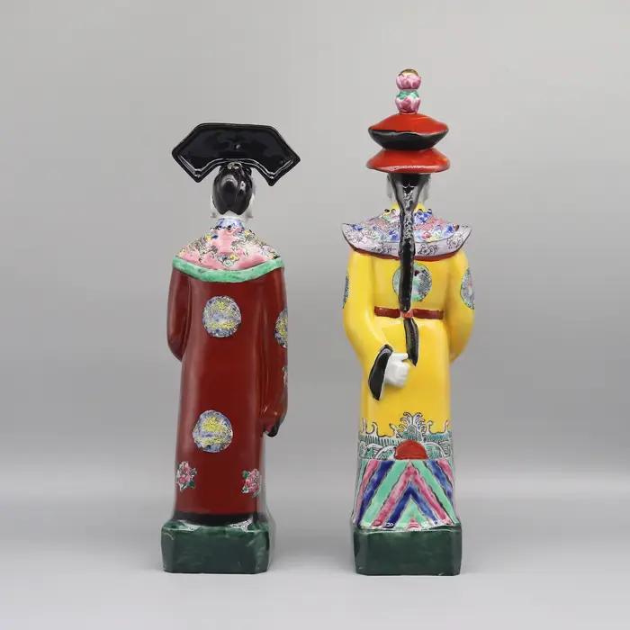 Statues en céramique d'empereurs et d'impératrices chinois de la dynastie Qing