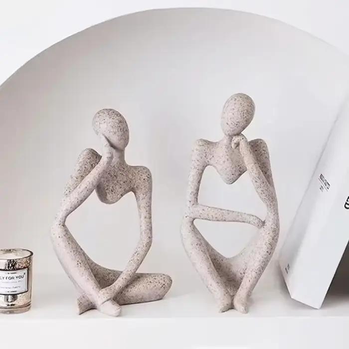 Statues abstraites Le Penseur couleur sable