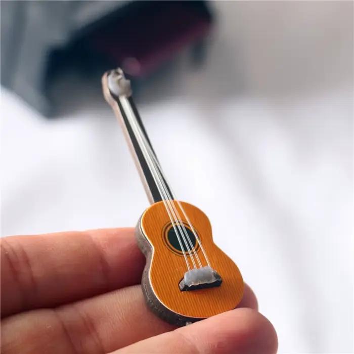 Mini guitare miniature en bois mignon décor de jardin artisanat fait à la main Instrument de musique maison de poupée miniatures