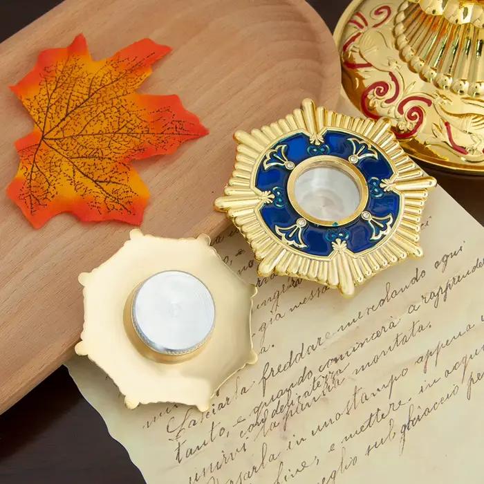 Boîte de reliquaire orthodoxe traditionnelle fabriquée à la main avec des détails exquis, adaptée à la collection et aux cérémonies religieuses