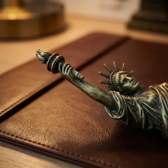 Statue de la Liberté de 5,9 pouces, modèle antique en bronze métallique, modèle de bâtiment en métal, mini sculpture de bureau, décoration d'intérieur