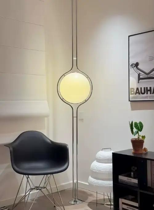 Lampadaire acrylique minimaliste moderne Style Antique boule ronde Chrome métal blanc lampadaire lampe sur pied décorative de chevet