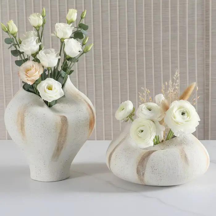 Vase en céramique mat de style rustique