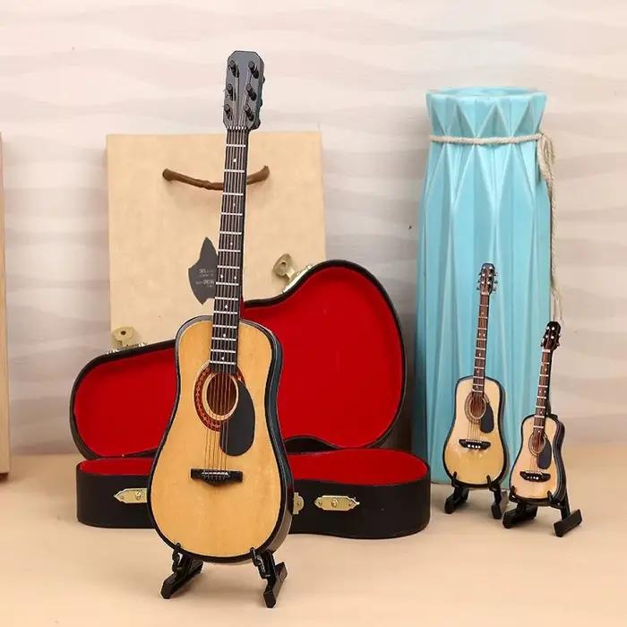Mini guitare classique en bois Miniature