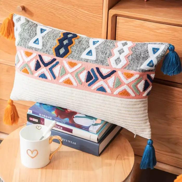 Juste de coussin en toile de coton brodée