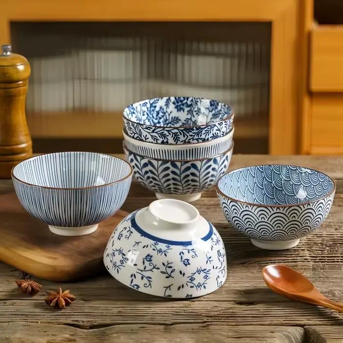 Bol en céramique de 4, 5 pouces peint à la main en bleu et blanc de style japonais