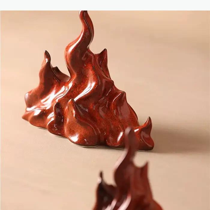 Statue créative en forme de flamme rouge, décoration de bureau, ornements, artisanat en forme de flamme torsadée, sculpture en porcelaine, décoration esthétique de la pièce