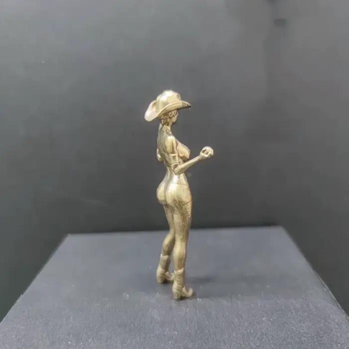 Figurine miniature décorative de billard de cow-girl occidentale en cuivre-ornement de bureau élégant fait à la main