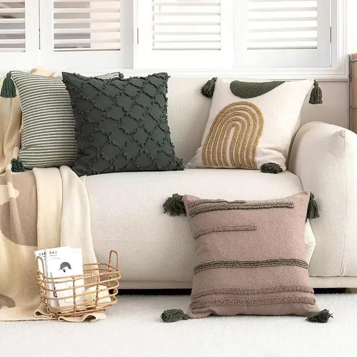 Housse de coussin à pampilles touffetées géométriques indiennes