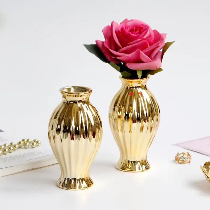 Petit Vase en céramique gaufrée de style européen doré avec motifs floraux – Porte-fleurs de bureau et ornement de décoration européenne pour la maison