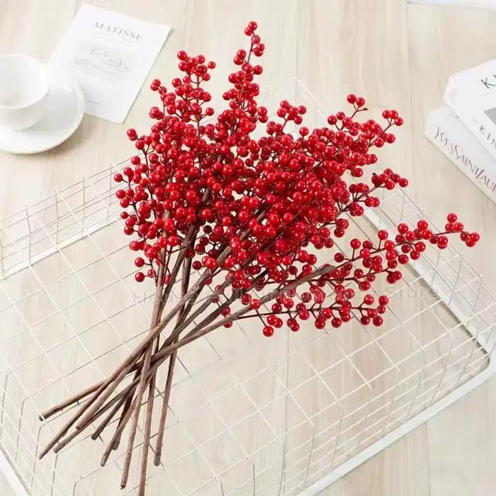 Branches de baies rouges givrées artificielles pour décoration intérieure hivernale rustique et élégante pour occasions spéciales et cadeaux de Noël