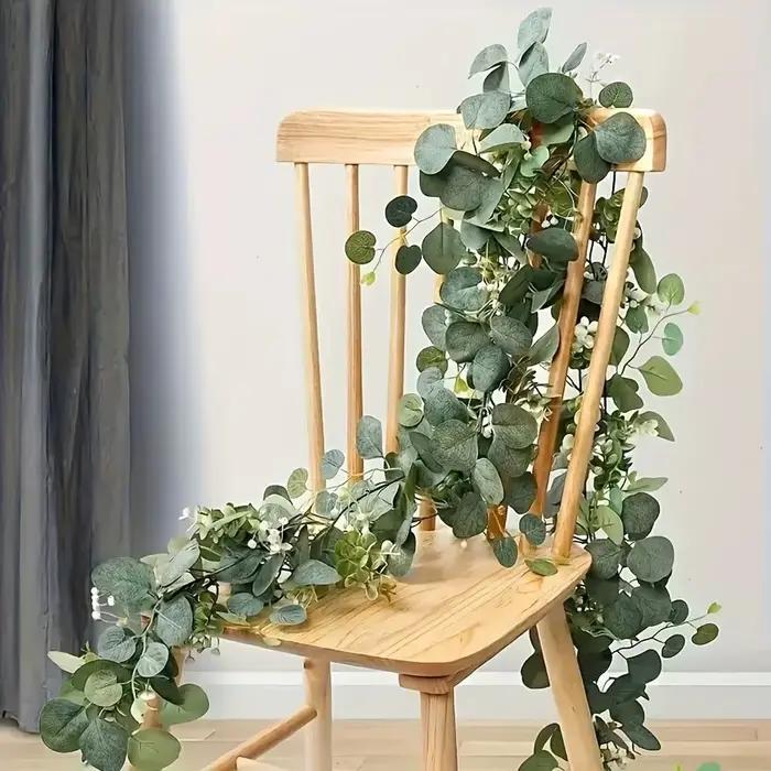 Guirlande de feuilles d'eucalyptus artificielles vigne de printemps avec fleurs blanches et baies pour décoration de mariage et fête à domicile