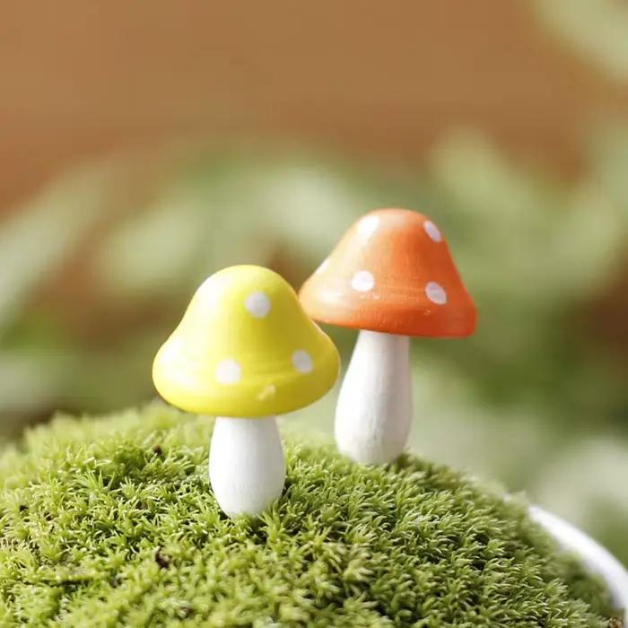 Champignons en bois miniatures