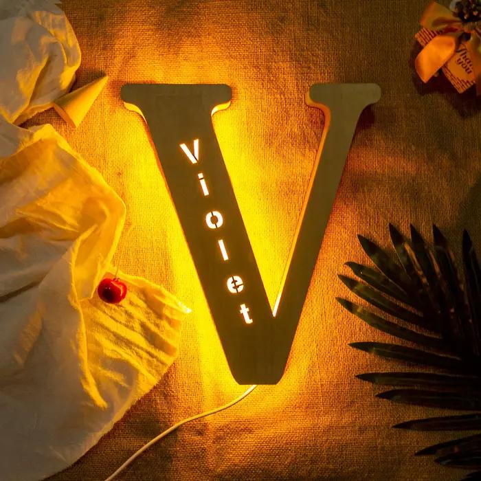Décoration Murale Personnalisée avec 26 Lettres et Nom Gravé