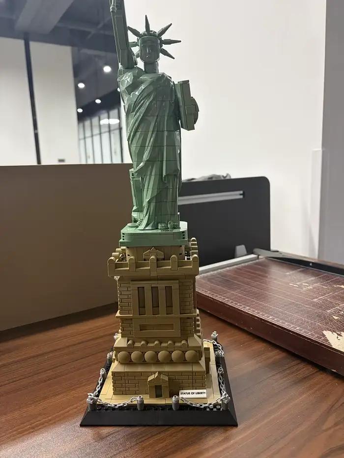 1316 pièces - La Statue de la Liberté - Grande collection d'architecture - Ensemble de blocs de construction - Modèle - Cadeau pour enfants et adultes - Compatible NO.