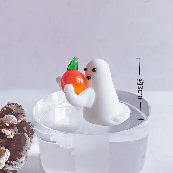 Ornement d'halloween en verre fait à la main