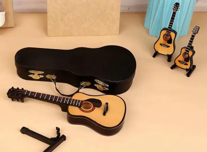 Mini guitare classique en bois Miniature