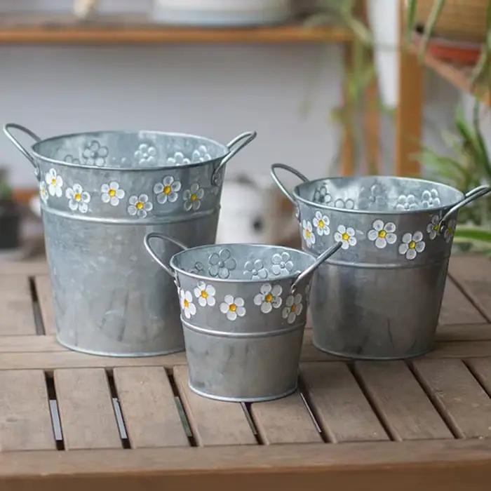 Pot de fleur en fer vintage