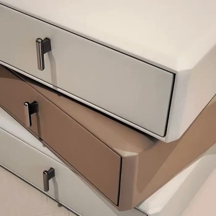 Table de chevet de luxe en bois de pin moderne avec surface en cuir pour chambre à coucher minimalistes occasions spéciales