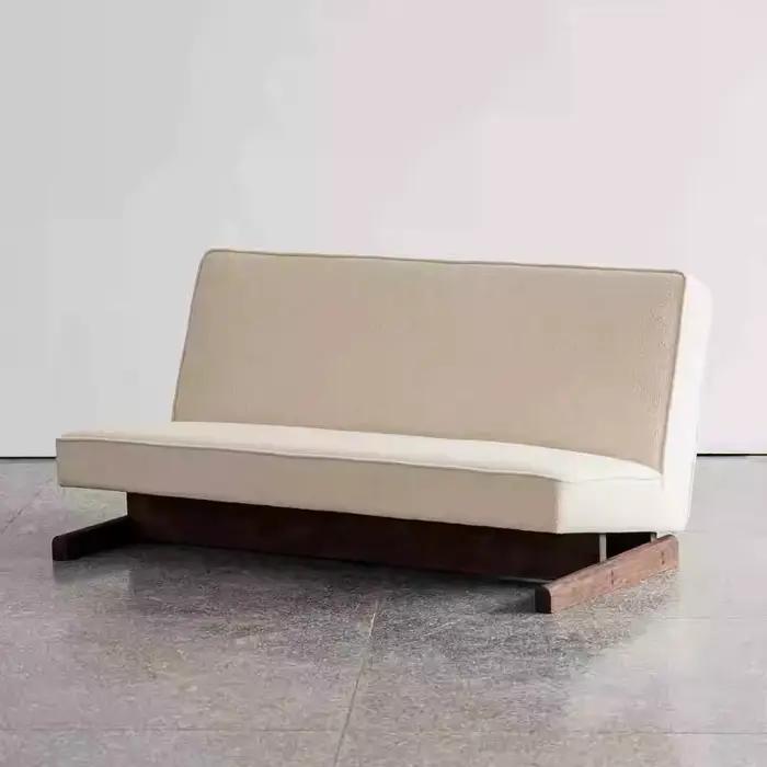 Fauteuil lounge vintage en bois massif
