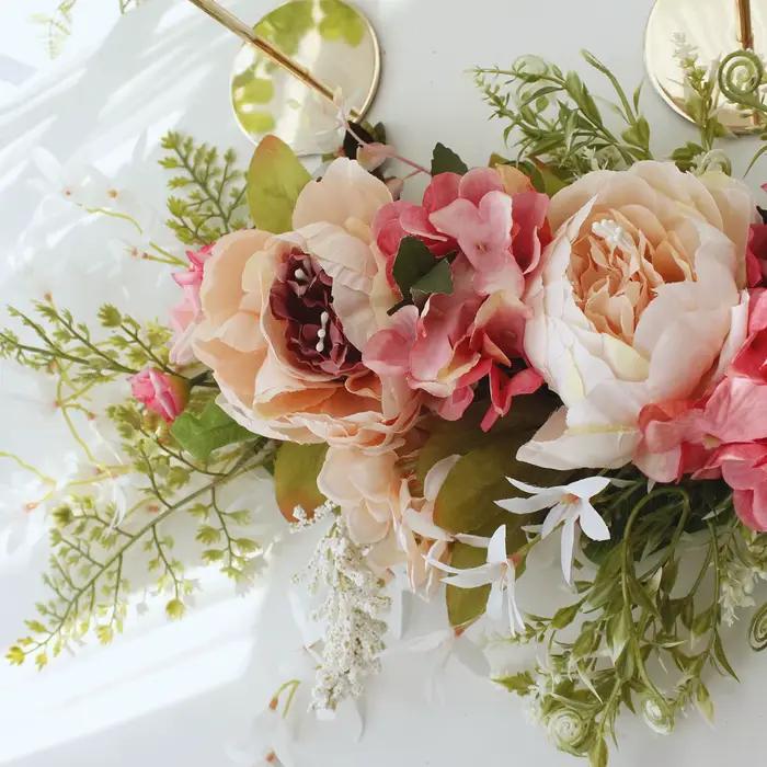 Fleurs artificielles pour arc de mariage