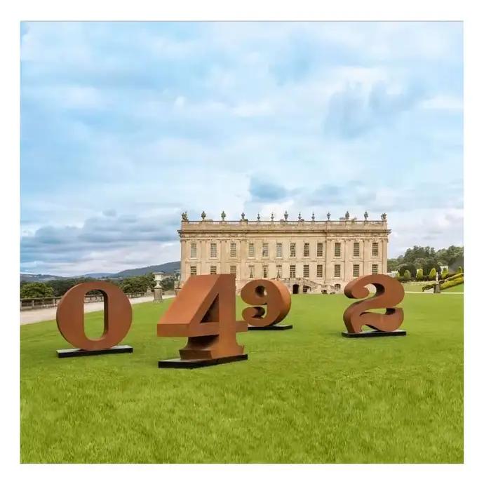 Grande sculpture numérique extérieure en acier corten de jardin