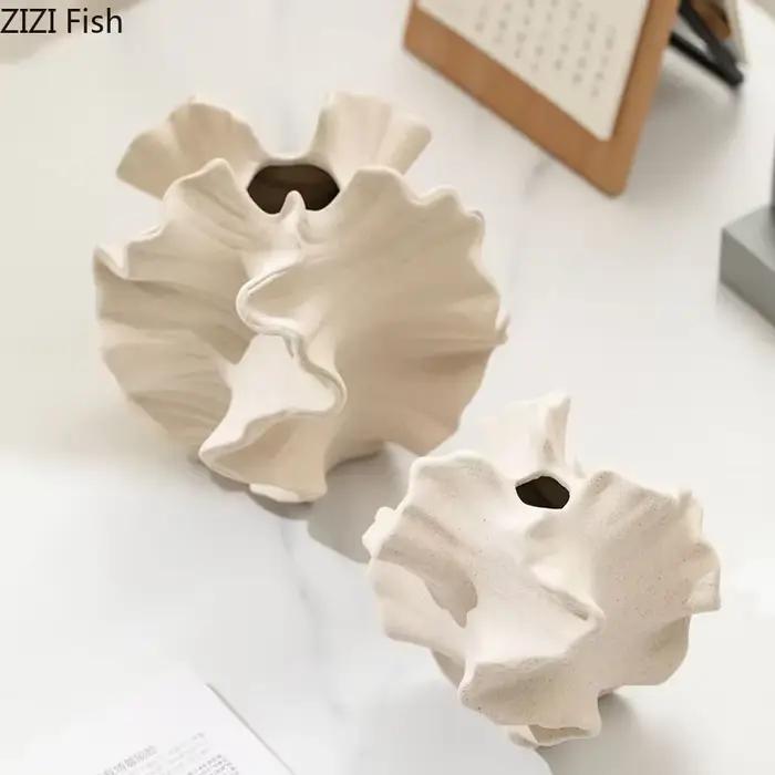 Vase à rides irrégulier créatif