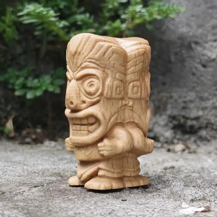 Figurine Totem Tiki en bois sculptée à la main de 1