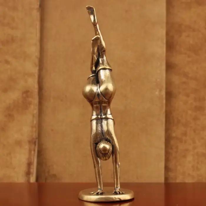 1 pièce Petite statue de yoga en laiton