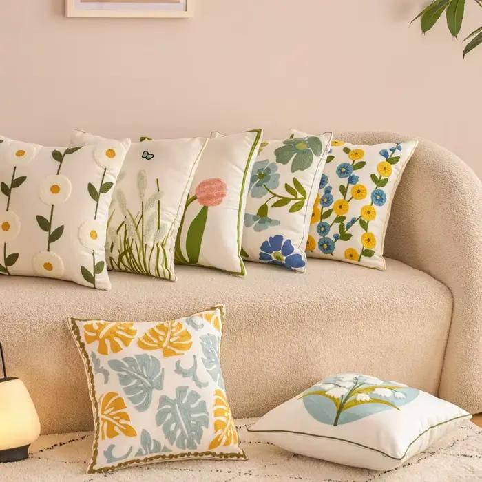 Housse de coussin brodée en coton à fleurs