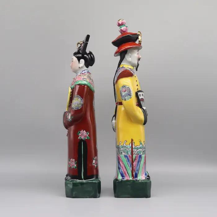 Statues en céramique d'empereurs et d'impératrices chinois de la dynastie Qing