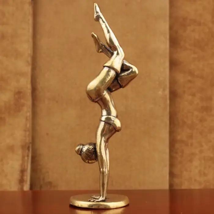 1 pièce Petite statue de yoga en laiton