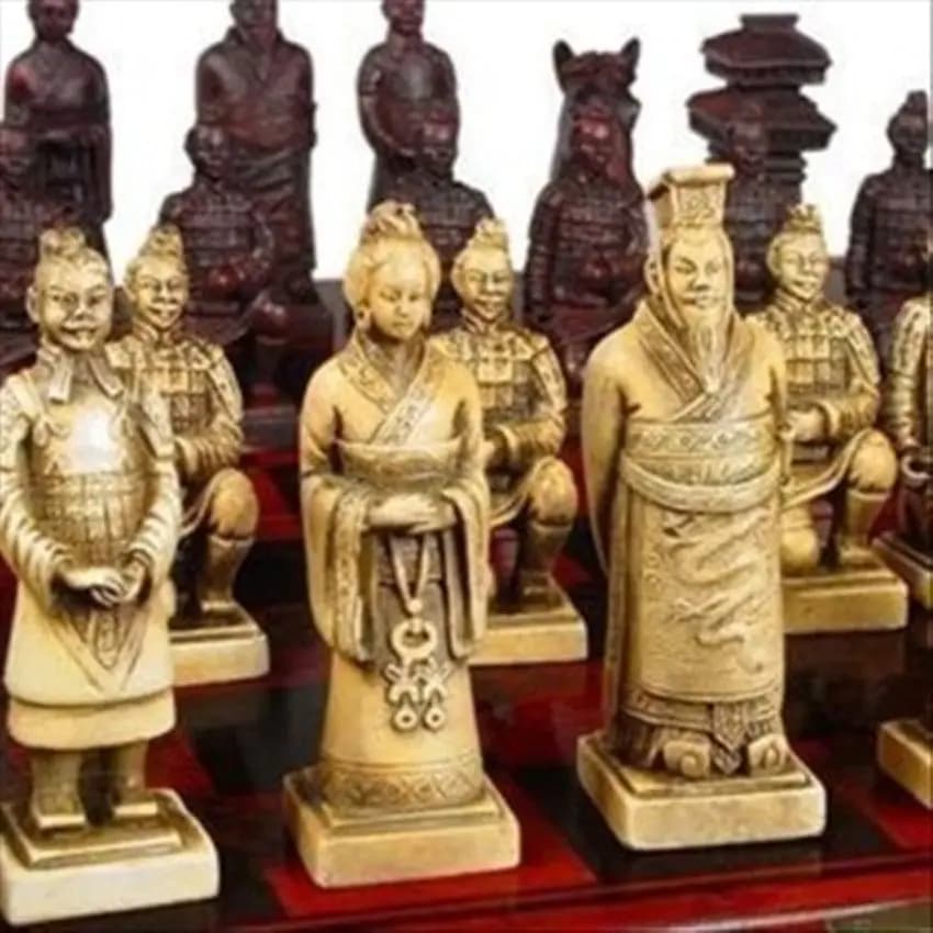 Un ensemble de 32 pièces chinoises exquises, Statue de guerriers Terra-Cotta, échecs avec boîte Anti