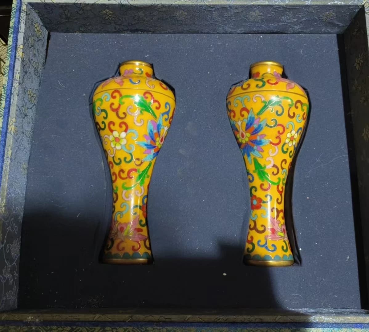 Vase de comptoir moyen en émail de cuivre violet Vintage, fleur rouge, sphère céleste, fabriqué à l'