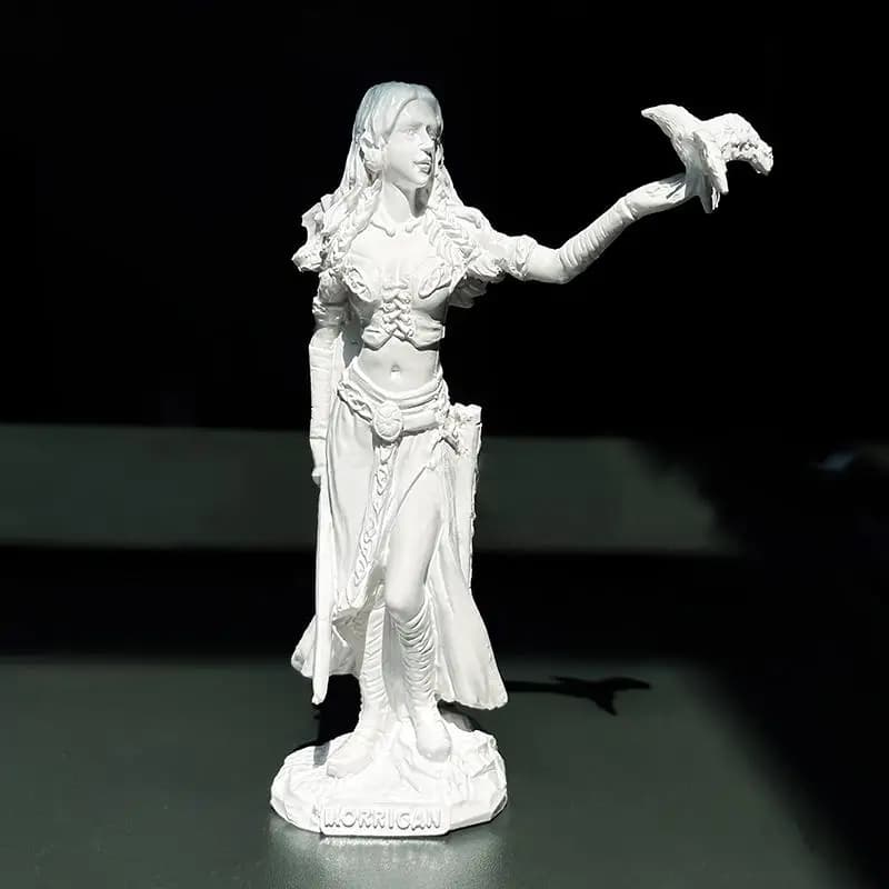 Statues en résine de haute qualité Morrigan, la déesse de la bataille, avec corbeau et finition bron