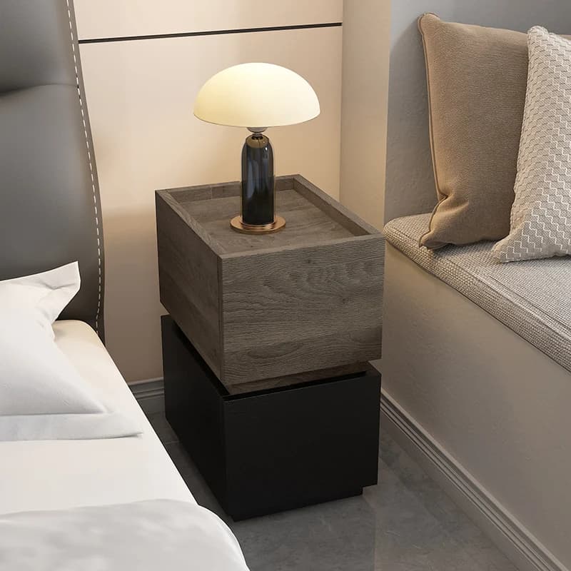 Table de chevet de chambre moderne avec épissure en bois de fond noir, combinant l'esthétique et la