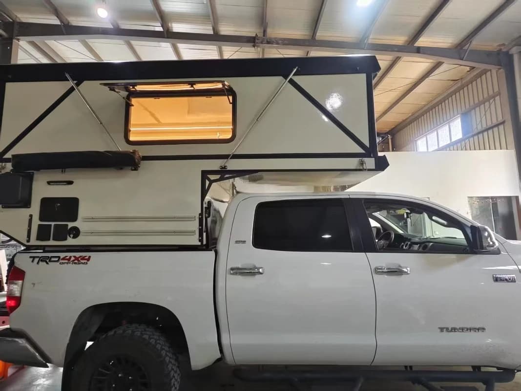 Camping-car pliable haut de gamme tout-terrain avec suspension indépendante et rangement verrouillable pour les voyages