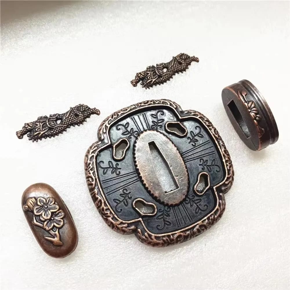 Un ensemble de raccords en alliage Tsuba Kashira FuchI Menuki pour accessoire de samouraï Katana épée japonaise