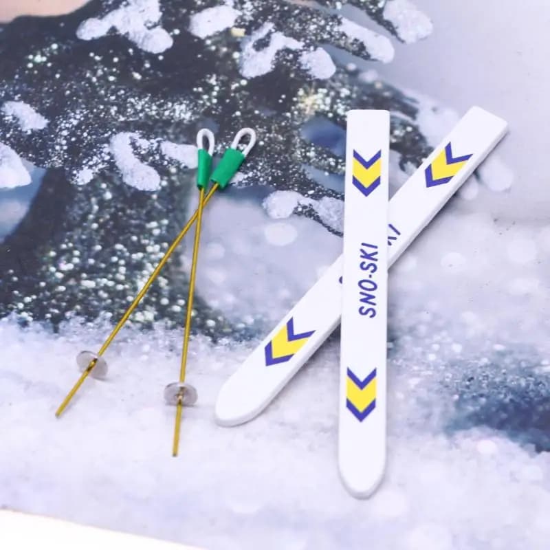 Ensemble de planches de ski miniatures en bois ; Décor de scène de Noël pour maison de poupée ; Jouet de jeu pour enfants ; Cadeaux de Noël pour maison de poupées