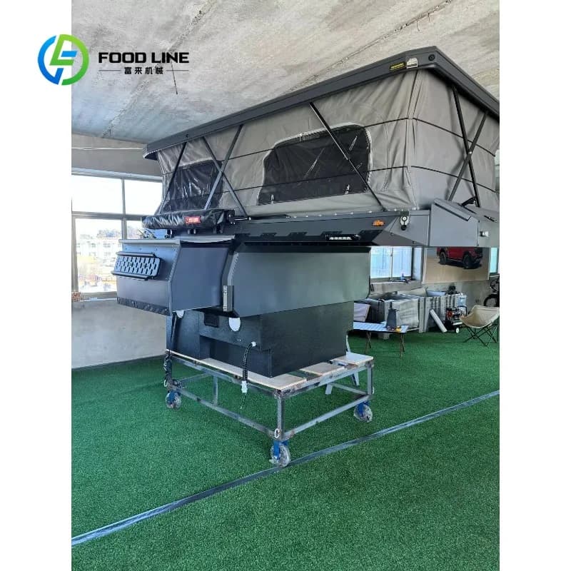 Camper léger personnalisé avec élévateur hydraulique et porte d'accès arrière pour le camping aventure