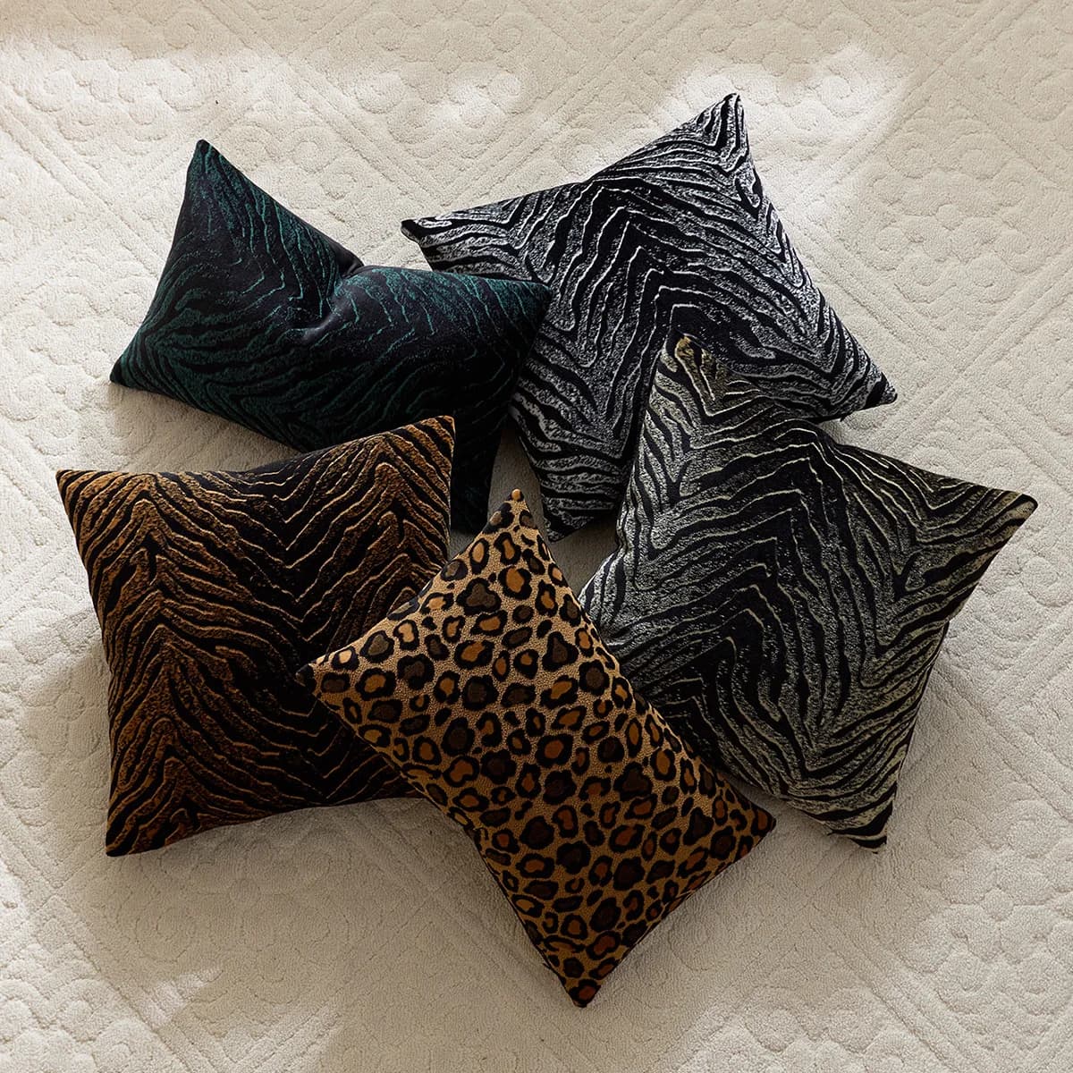 Lot de 2 housses de coussin en chenille à motif léopard et zèbre, taillées en velours, pour décoration de luxe de la maison, oreillers décoratifs pour canapé et salon