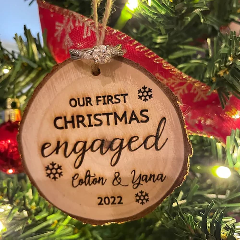 Ornement de fiançailles personnalisé pour premier noël, tranche de bois gravée, proposition de mariage, cadeau de fiançailles, articles de décoration pour fête de noël