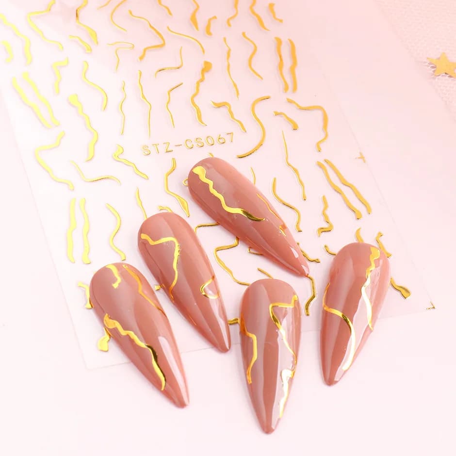 Nouveaux autocollants pour nail art : Décorations d'ongles tendance style influenceur européen et américain, lignes dorées imitation or, pour manucure simple