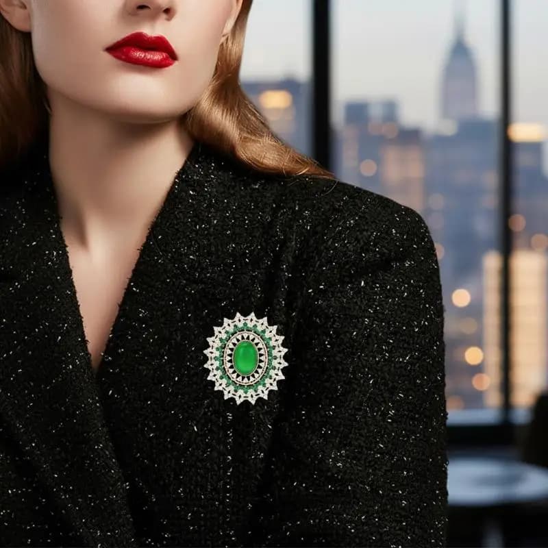 Broche élégante de style français rétro en émeraude, accessoire de bijoux pour vêtements et manteaux pour femmes, idéale pour offrir en cadeau